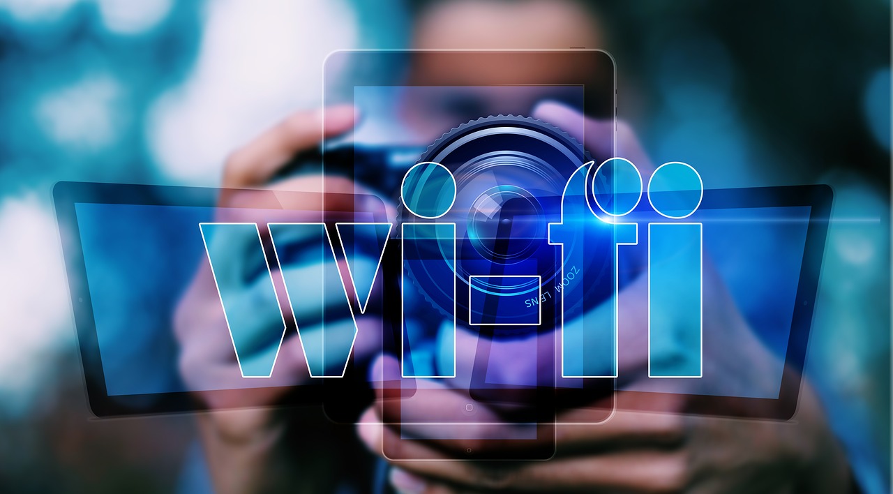 image What are the main security risks of using public Wi-Fi?