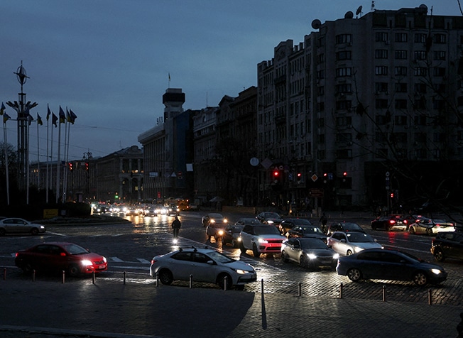 image Ukrainians brace for bleak winter as strikes cripple power capacity (wrapup)