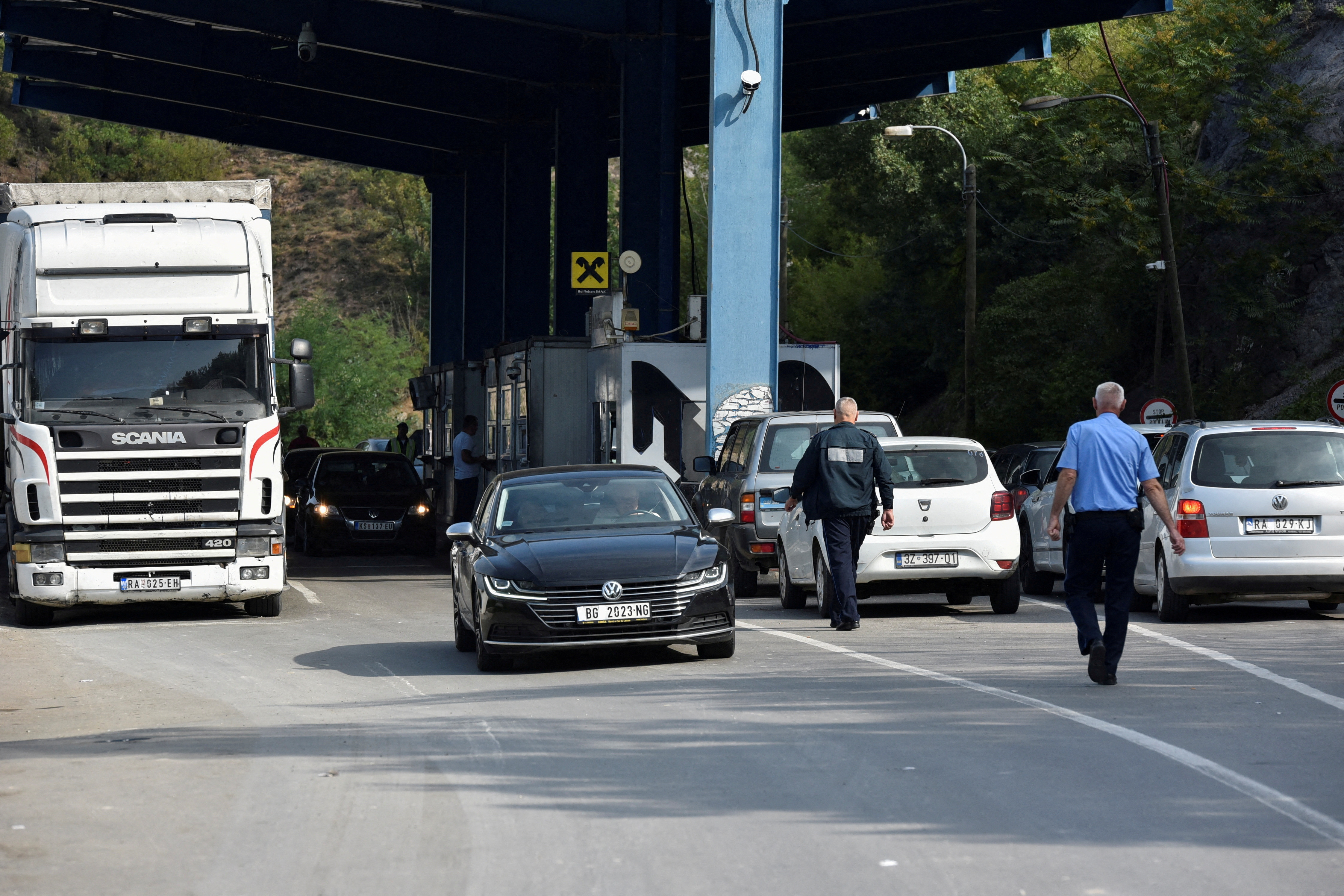 image Kosovo, Serbia reach deal to end dangerous dispute over car plates
