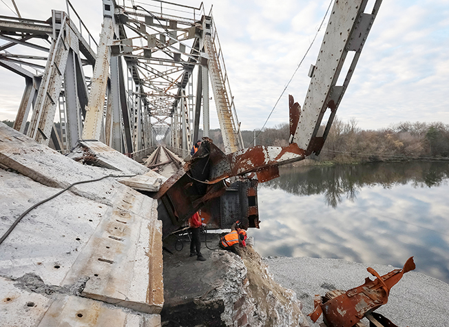 image Ukraine vows to repair shattered rail network to reconnect retaken towns
