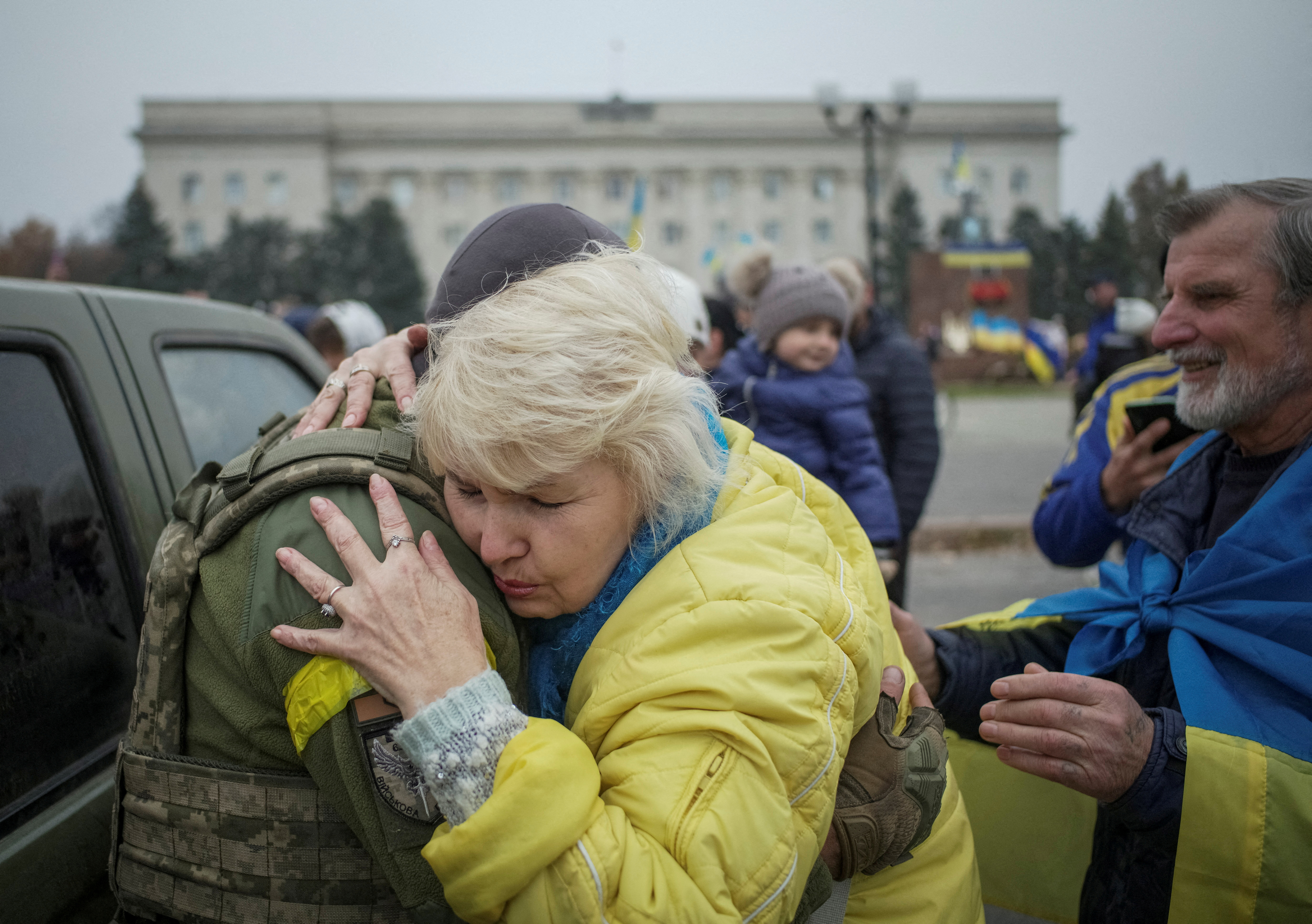 image Ukraine&#8217;s Kherson races to restore power, water after Russian retreat
