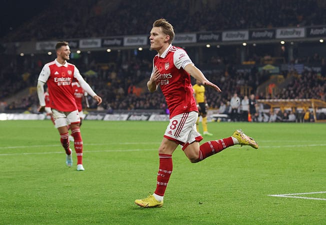 image Arsenal beat Wolves to extend Premier League lead