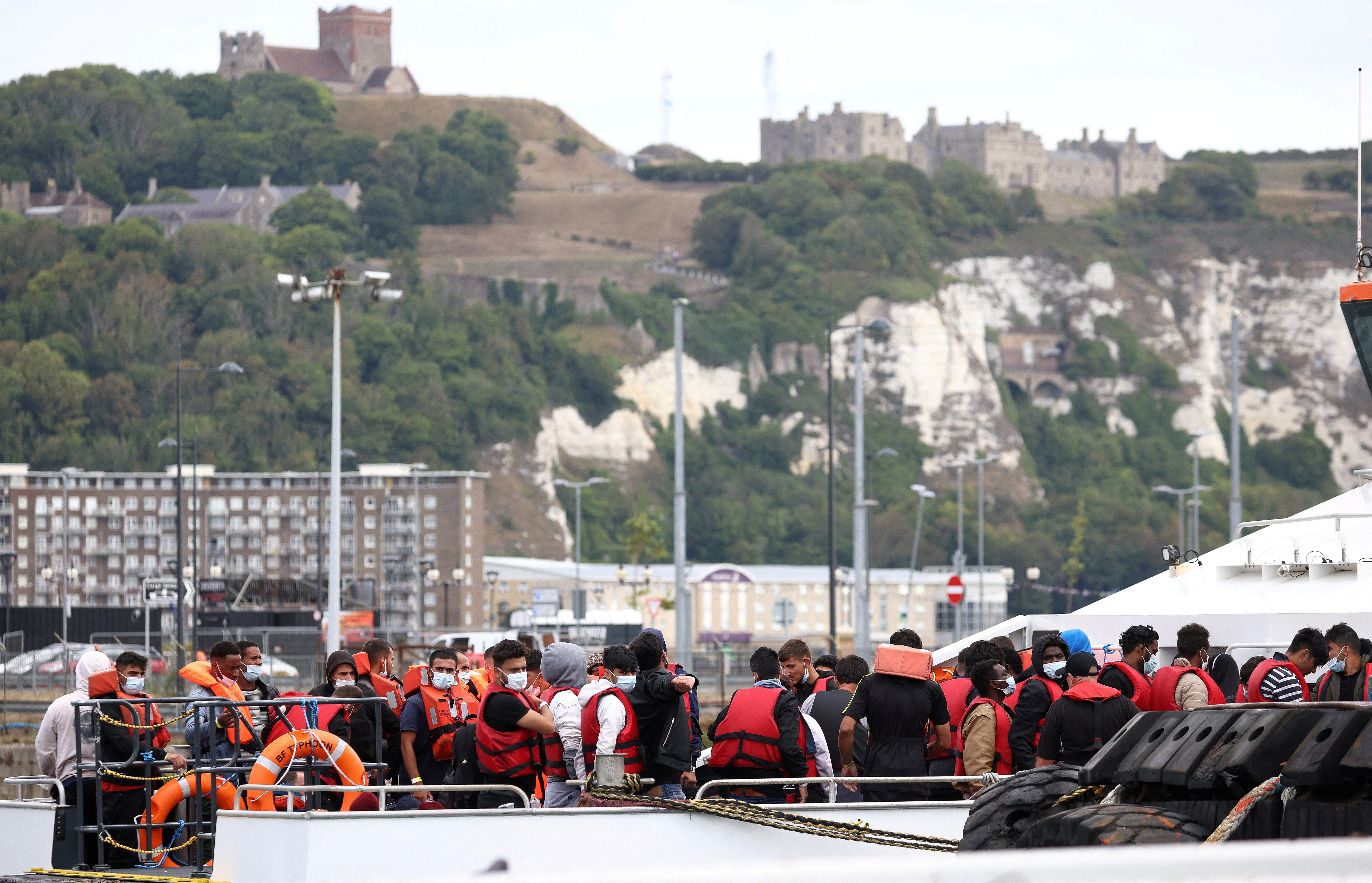 image Britain, France sign deal to boost cooperation on illegal migration
