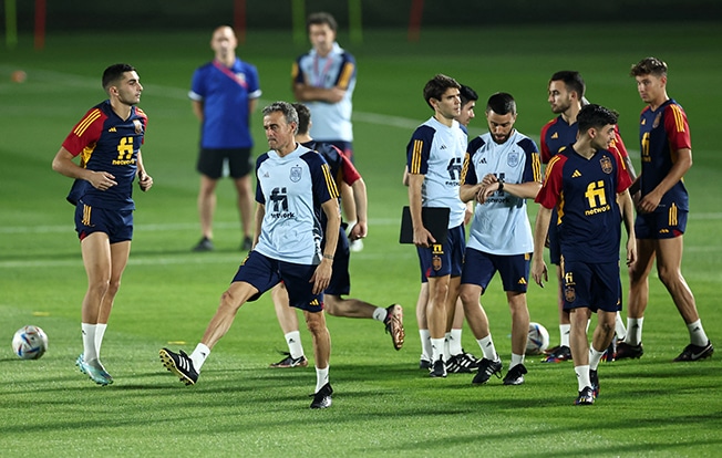 image Spain take on Costa Rica in battle of the generations