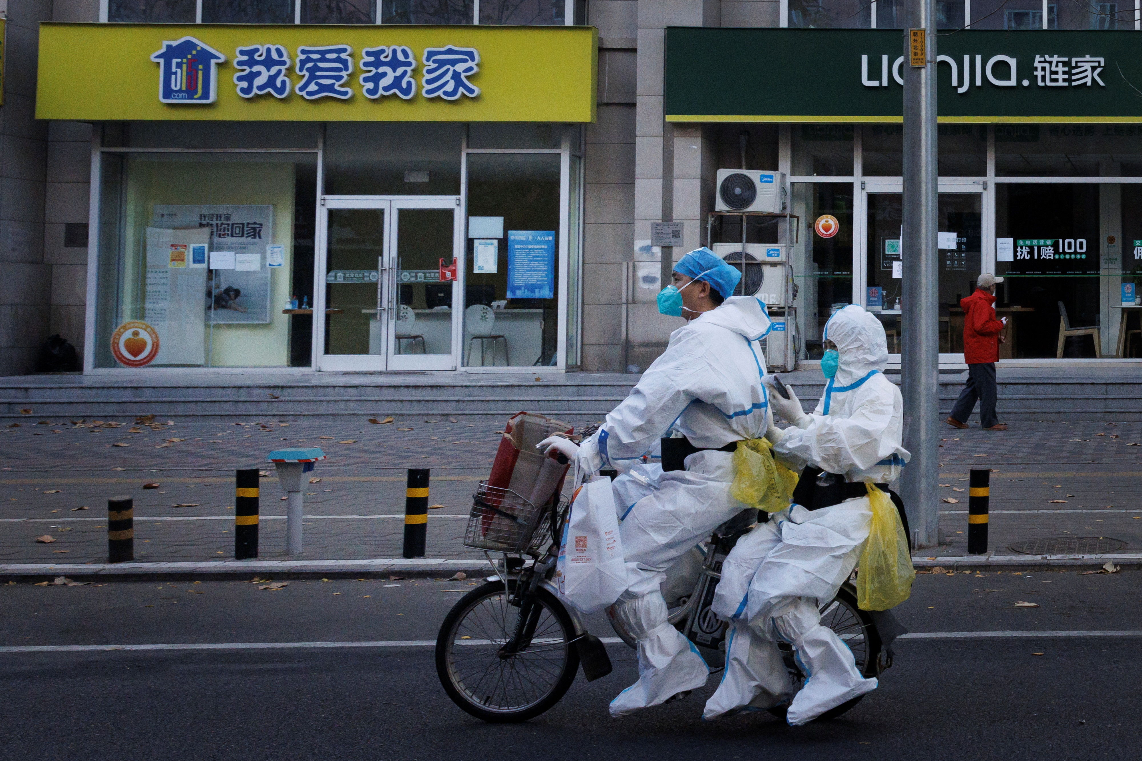 image China reports fourth straight daily record of new COVID cases