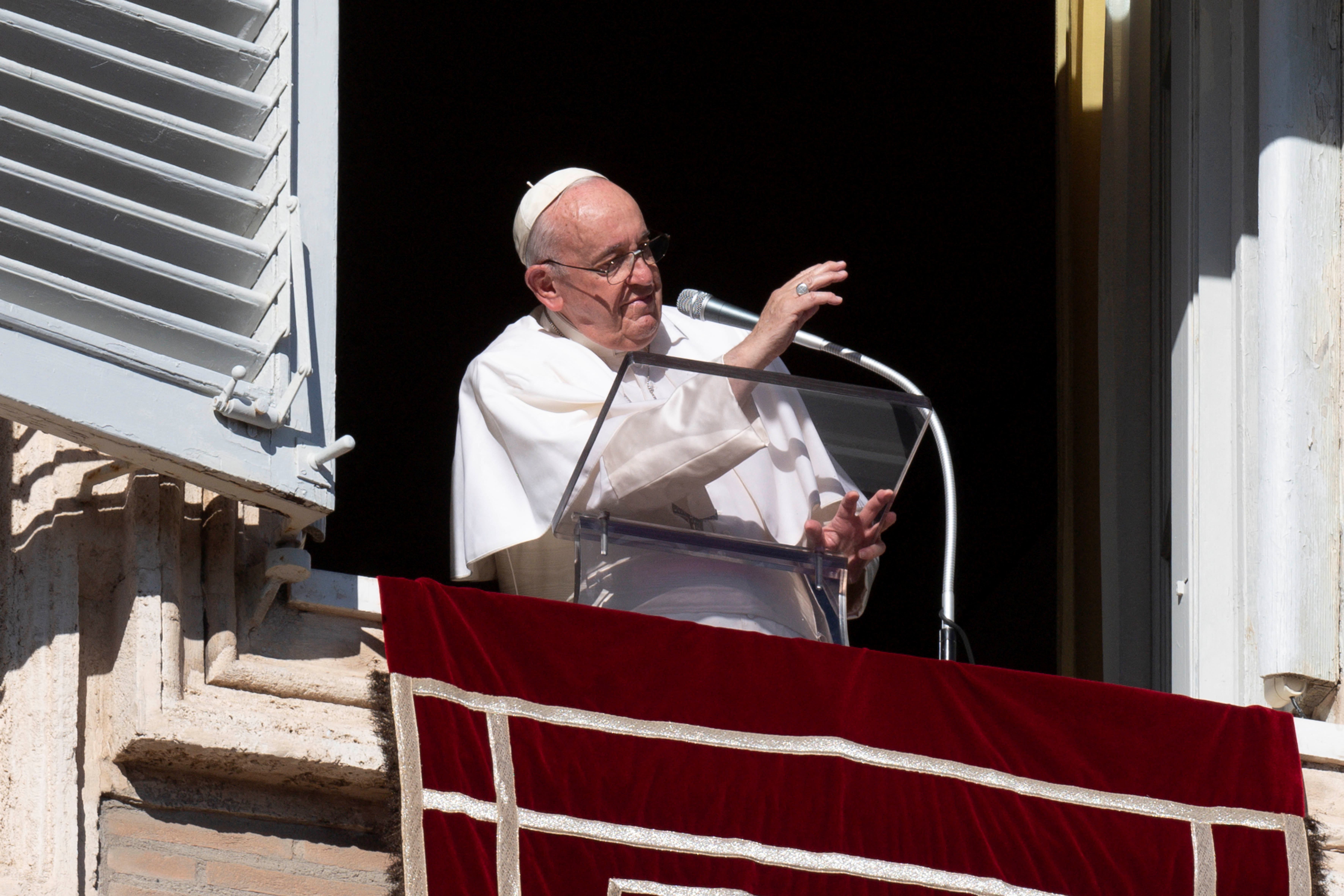 image Pope urges Israelis, Palestinians, to seek dialogue after surge in violence