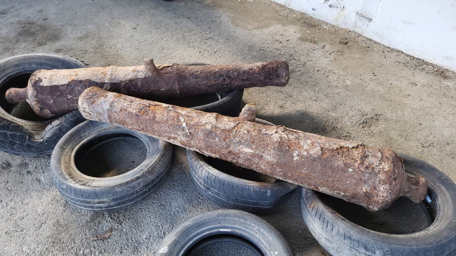 image Man arrested for possession of two antique cannons