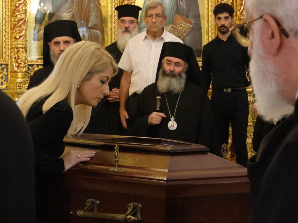 Προεδρεύουσα της Δημοκρατίας – Συ