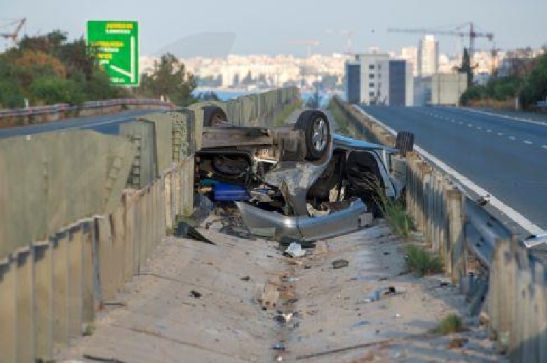 image Photo exhibition of car wrecks aims to raise road-safety awareness