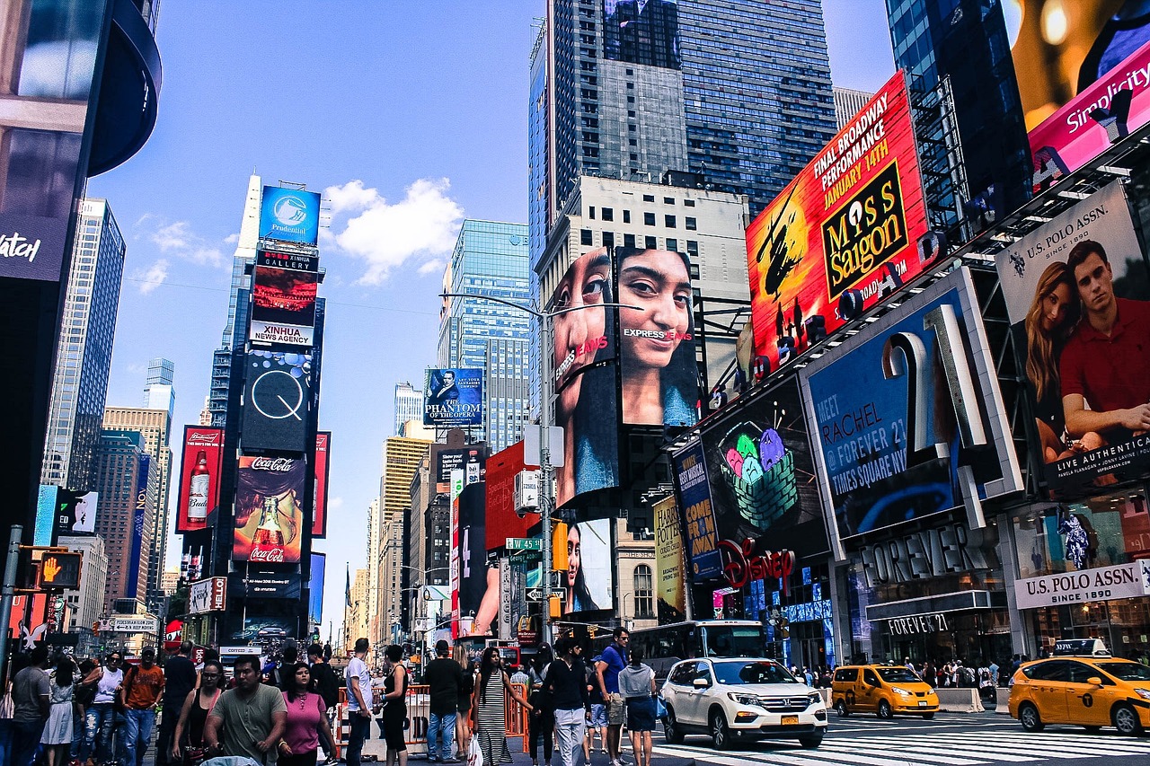 image US retail sales rise solidly; fourth-quarter GDP estimates raised