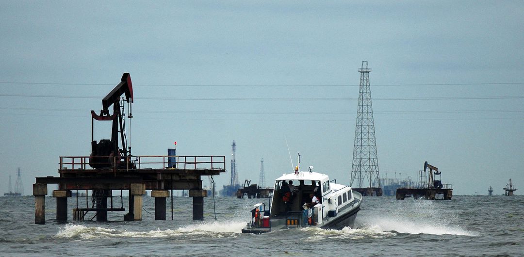 image Venezuelan oil exports flow using false documents, ships linked to Iran