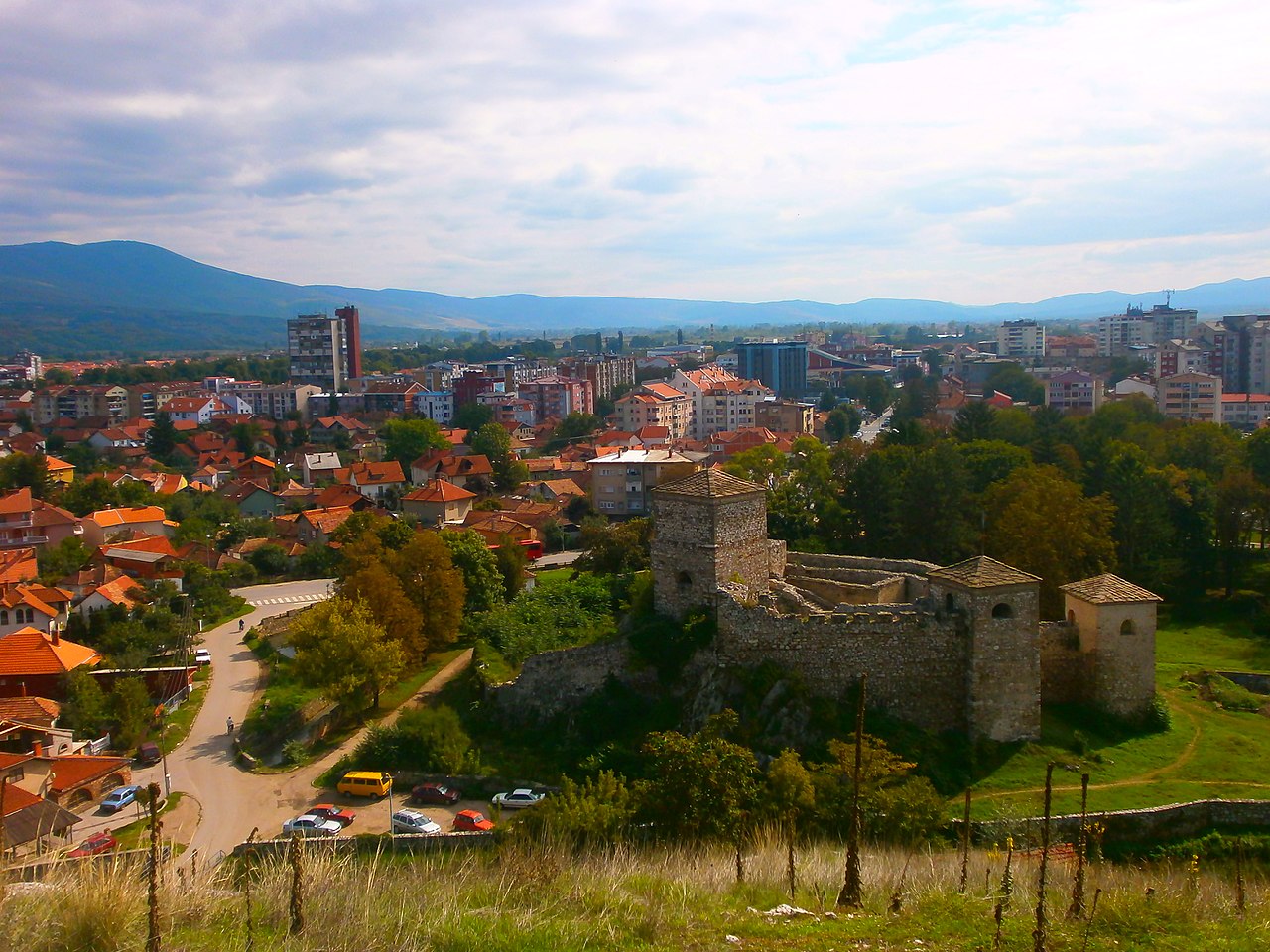image Serbian city declares emergency after ammonia leak