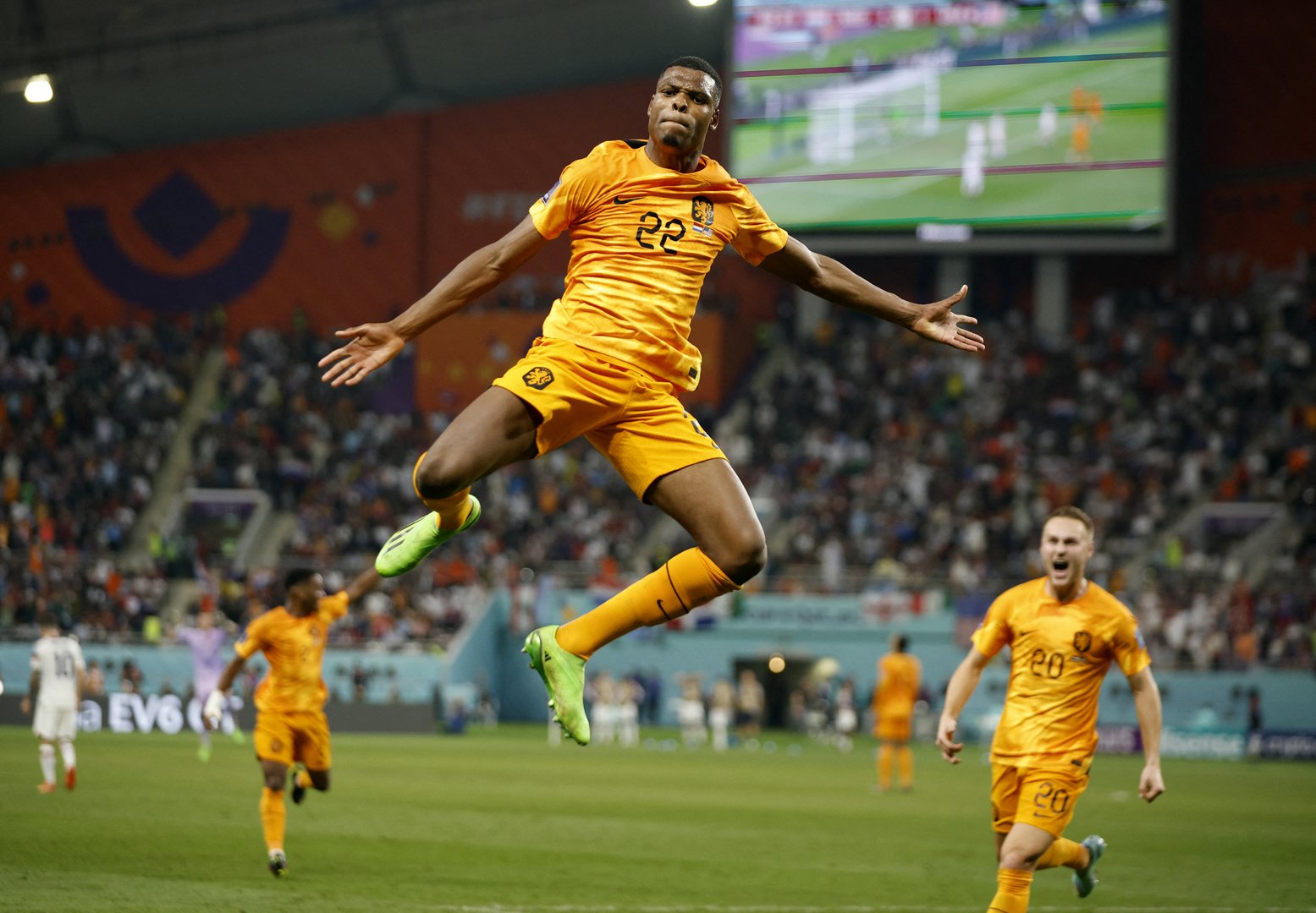 image Dumfries delivers as Dutch head into last eight