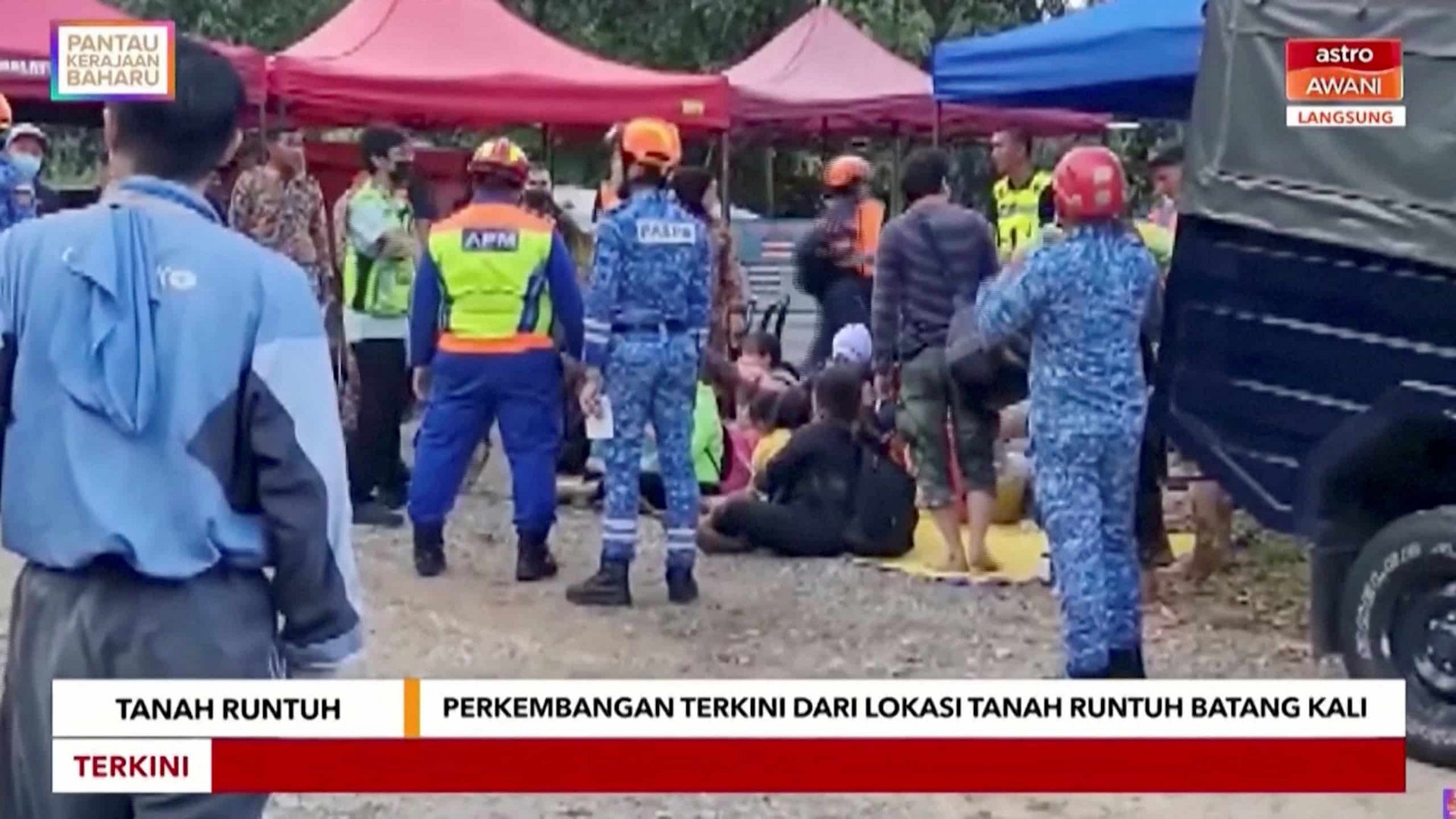 image Malaysia rescuers race to find survivors of deadly campsite landslide, at least 16 killed (Update)