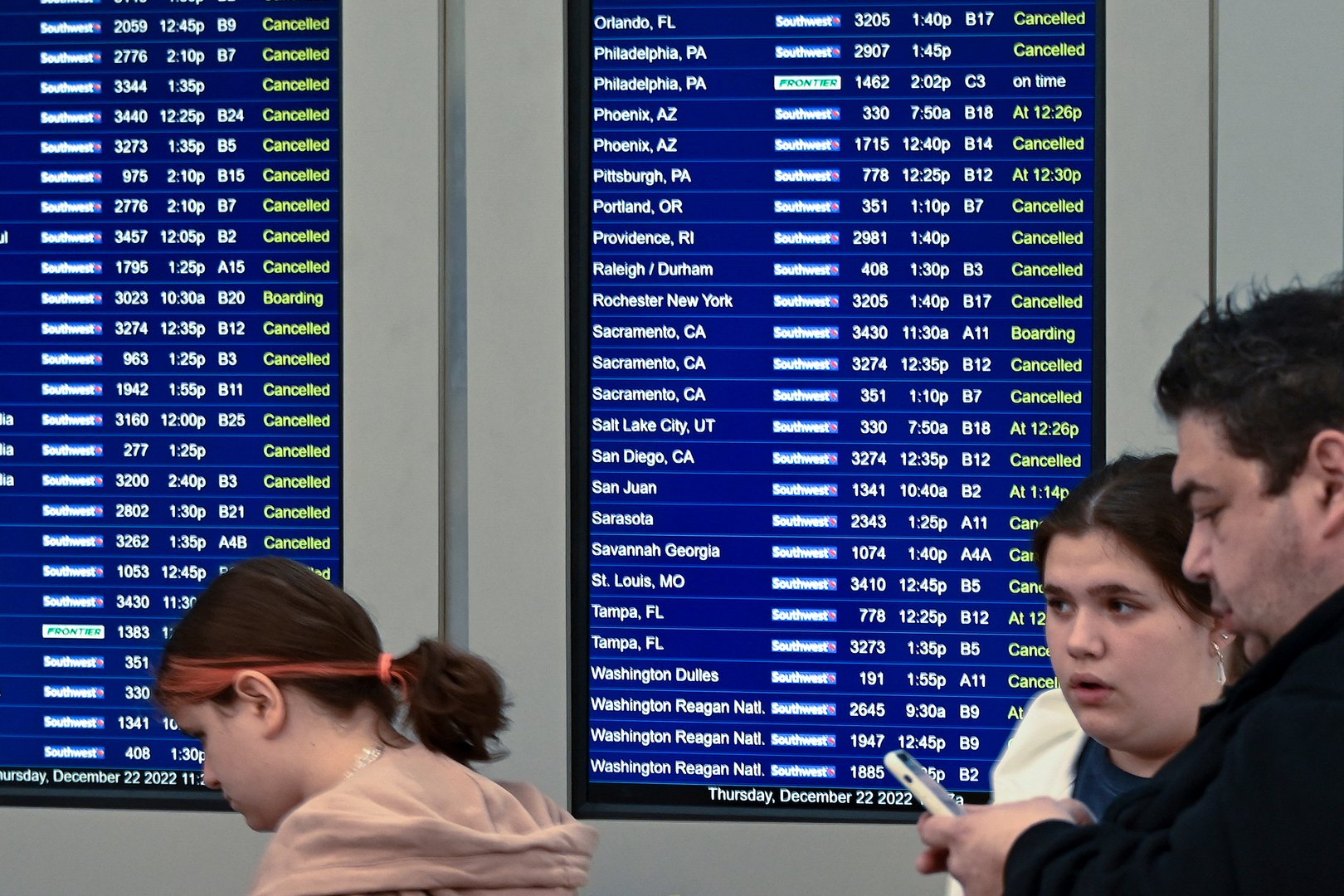 image Airlines cancel 5,700 U.S. flights amid fierce winter storms