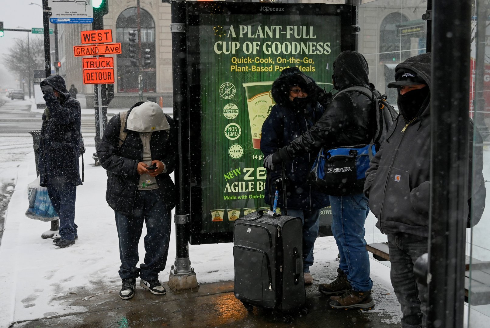 image Arctic &#8216;bomb cyclone&#8217; threatens holiday travel for millions of Americans (Update)