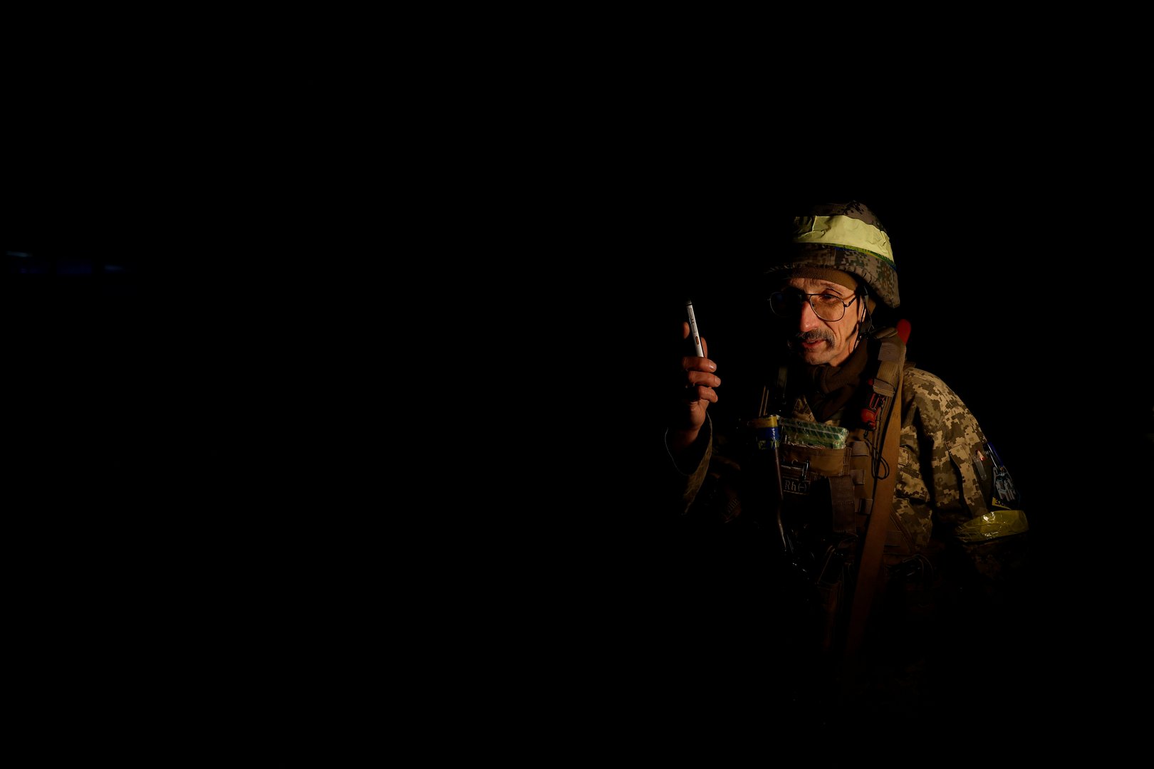 image Ukrainian soldier reunites with family over Christmas call from east