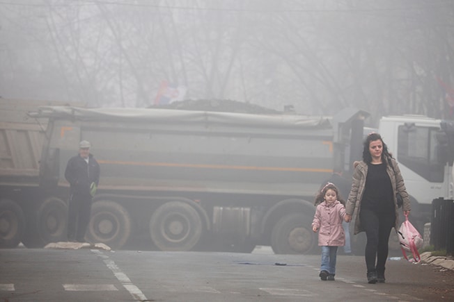 image Tensions rise in northern Kosovo, Serbia puts army on alert