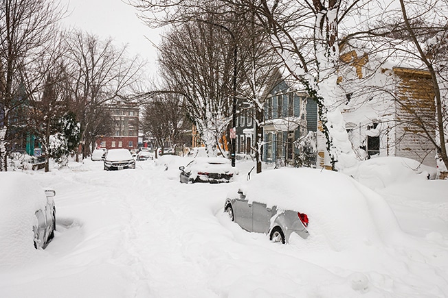 image New York state digs out from deadly blizzard