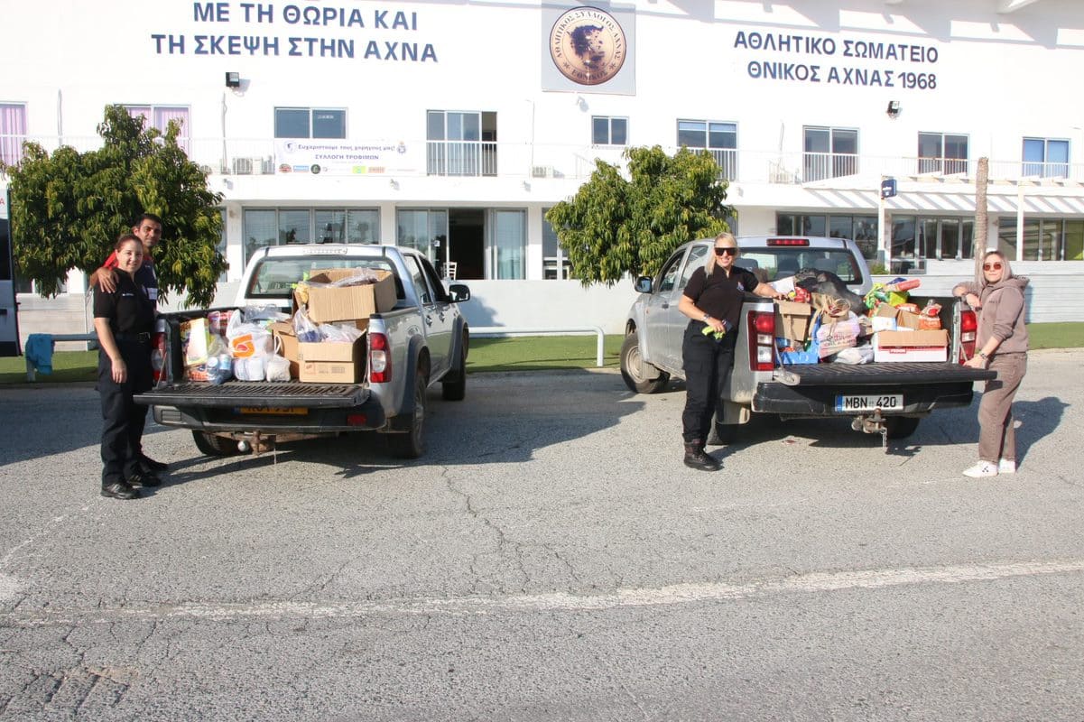 image Bases police help families in need over Christmas
