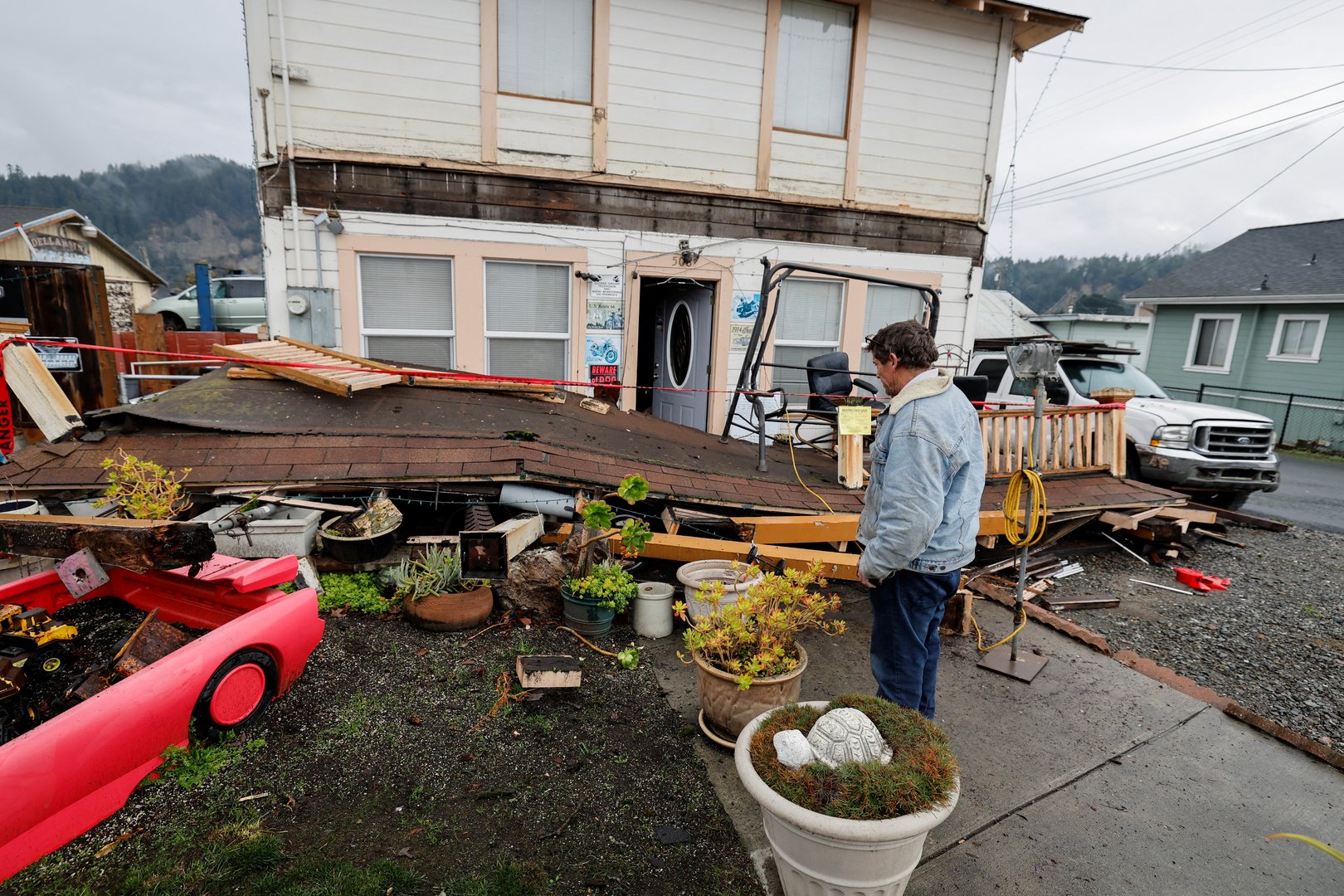 image Magnitude 6.4 quake shakes northern California, leaves 2 dead, thousands without power (Update 3)