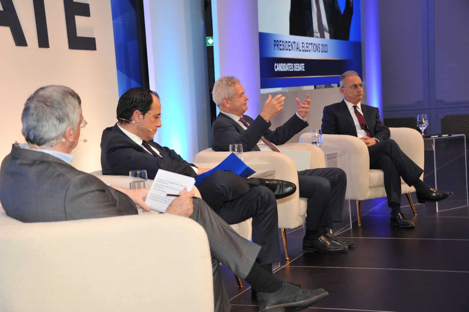 image Main presidential contenders outline their visions to foreign businessmen