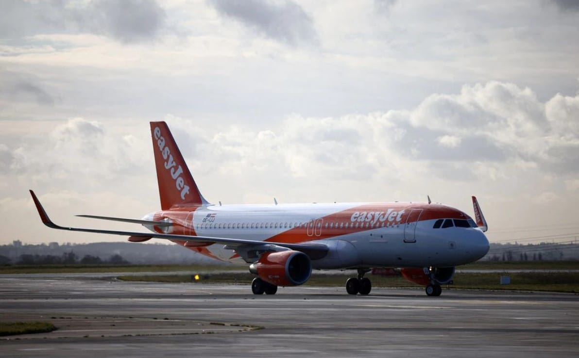 image EasyJet in talks with French unions to avert strike action