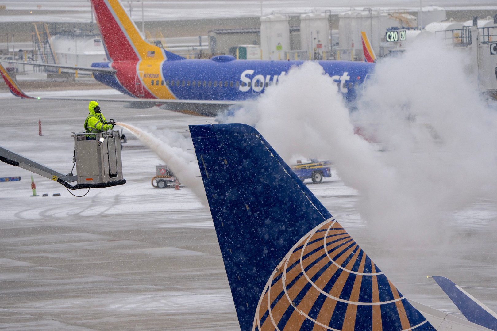 image Massive winter storm threatens holiday travel for millions of Americans