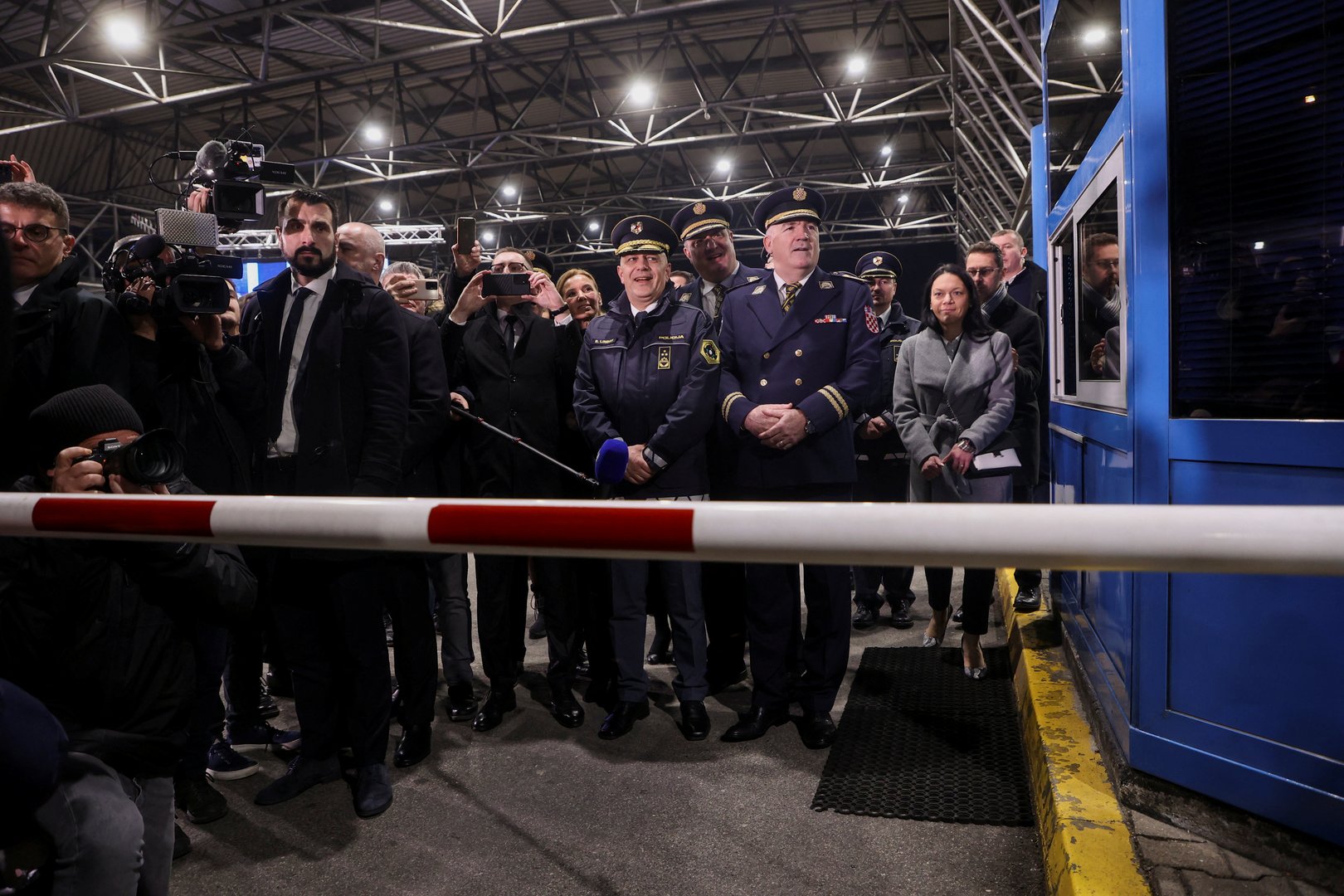 image Historic new year for Croatia as it joins euro, Schengen area