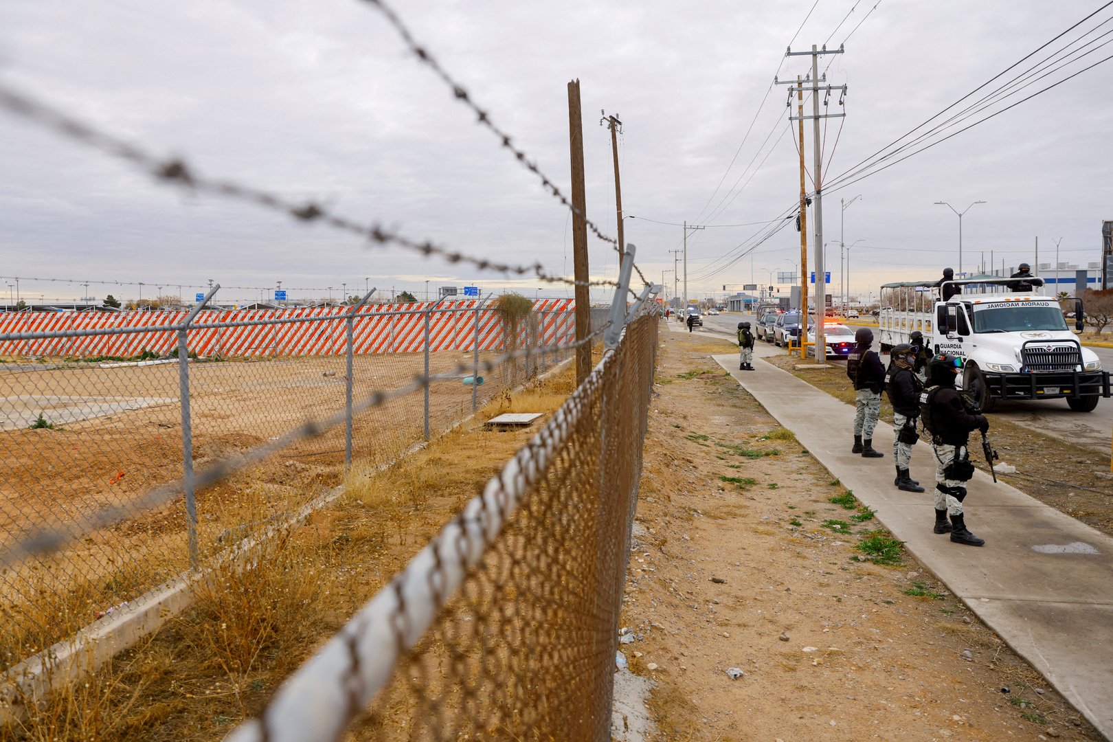 image Head of Mexican jailbreak prison fired, deadly manhunt gathers pace