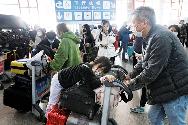 image Chinese fret over elderly as WHO warns of holiday COVID surge