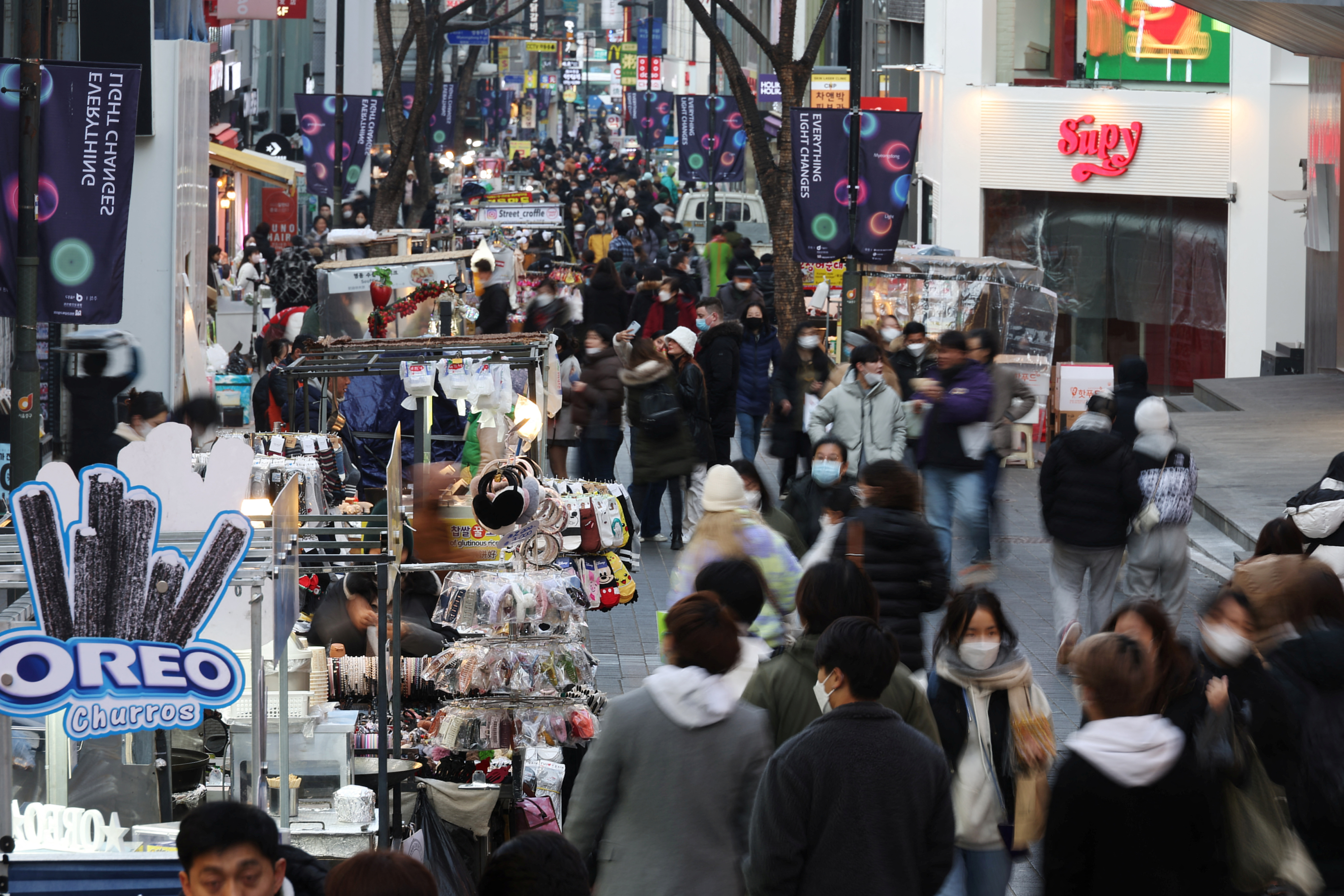image China suspends short-term visas for S.Korea visitors in spat over Covid curbs