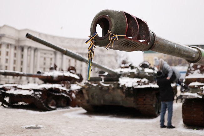 image Ukraine closer to receiving modern Western battle tanks, more Patriots