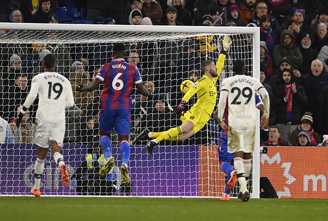 image Last-gasp Palace deny United as winning streak ends