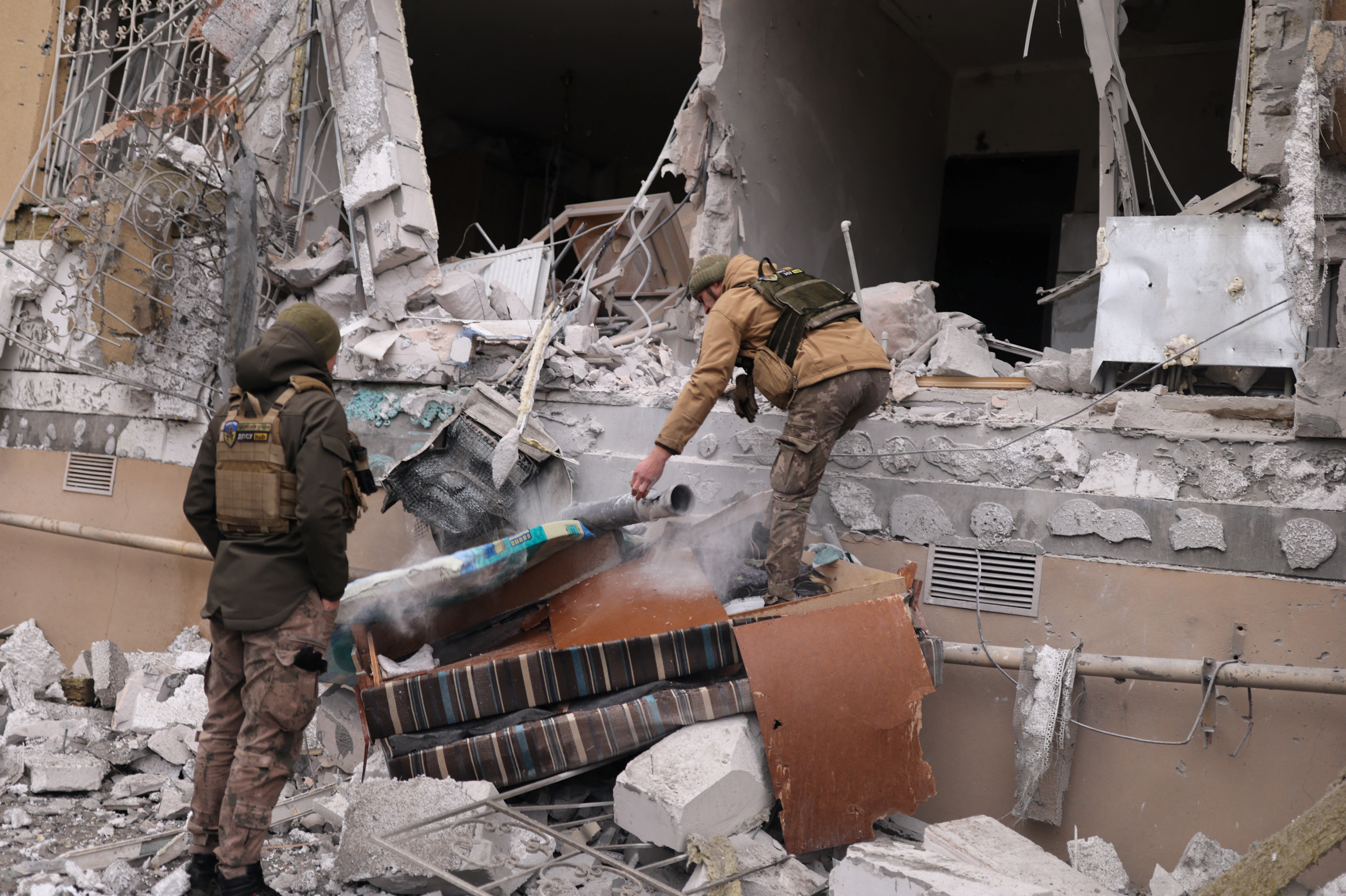 image Moscow&#8217;s &#8216;big revenge&#8217; has begun, Zelenskiy says, as Russia claims Ukraine gains (Updated)