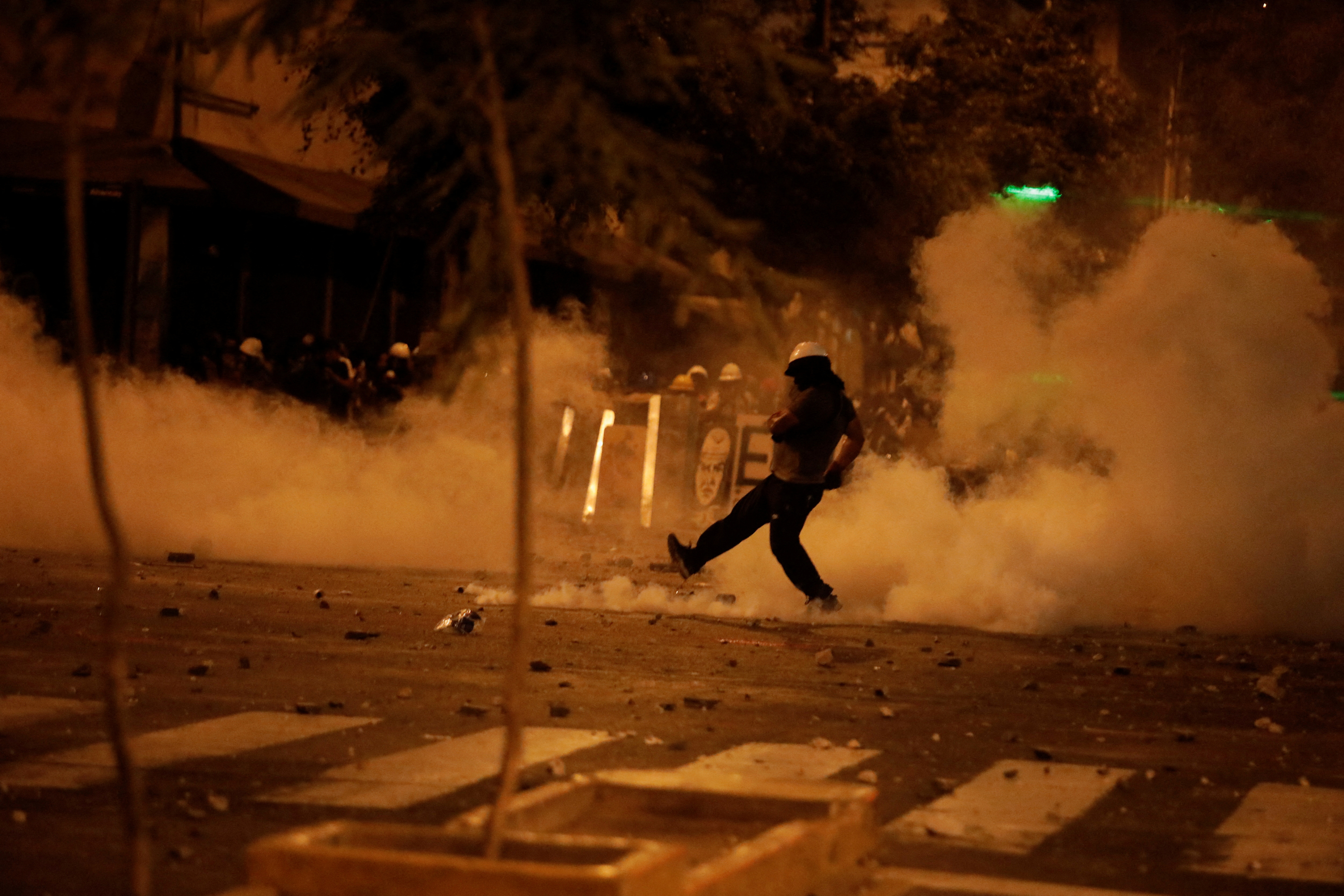 image Peru police disperse protesters who were approaching Lima airport