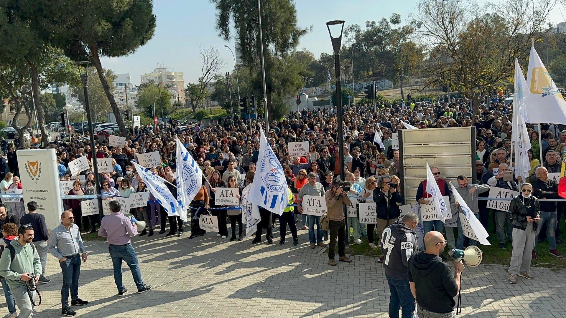 image Passionate speeches and jeers for the government