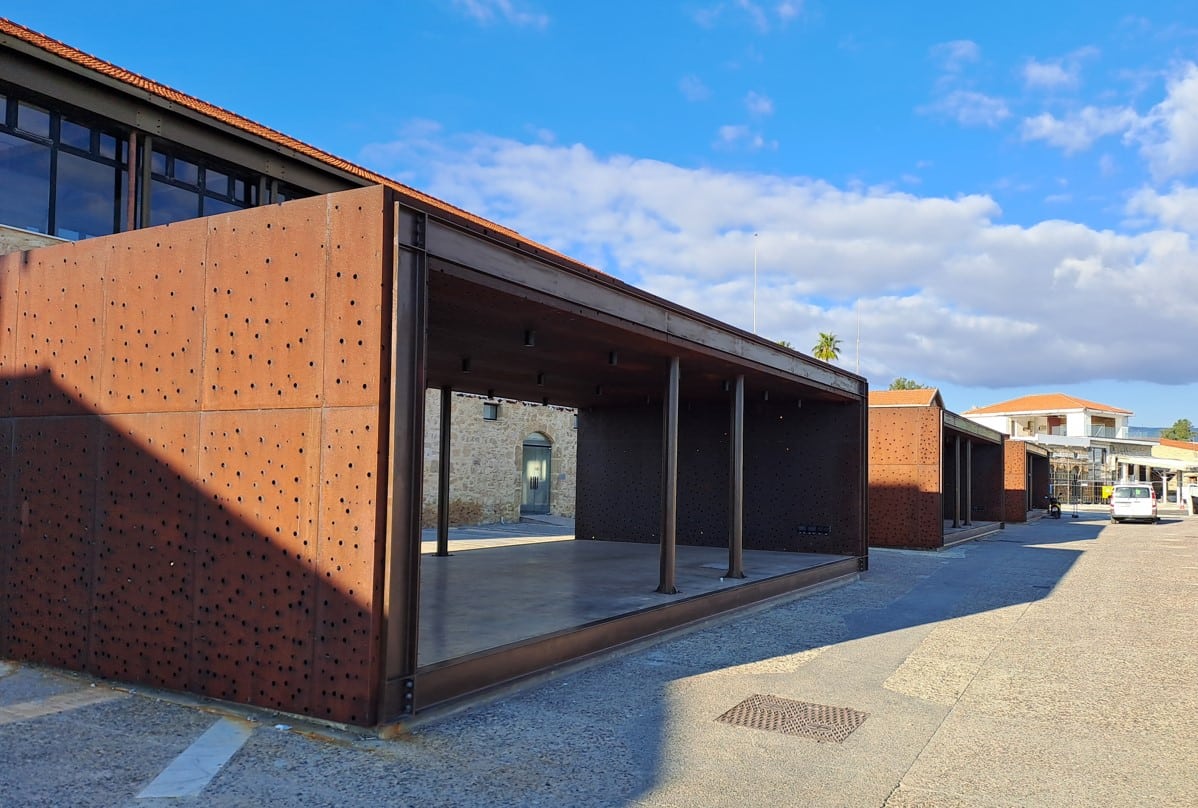 smaller feature bejay the three metal boxes to be used for restaurant or cafe seating