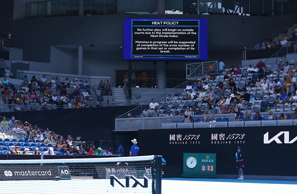 image Russian flags banned at Australian Open while scorching heat halts play for three hours