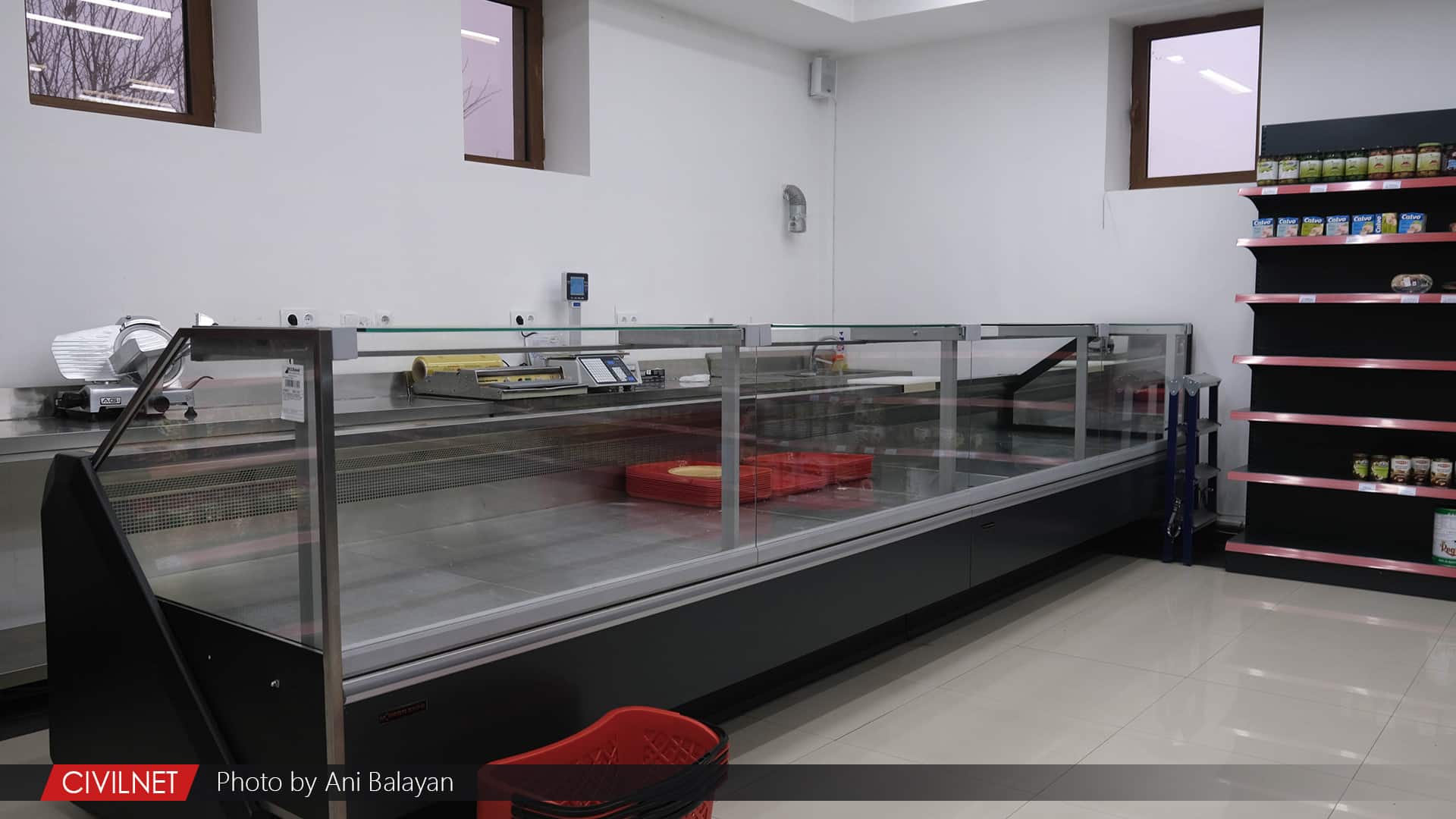 feature costas the supermarket shelves are empty