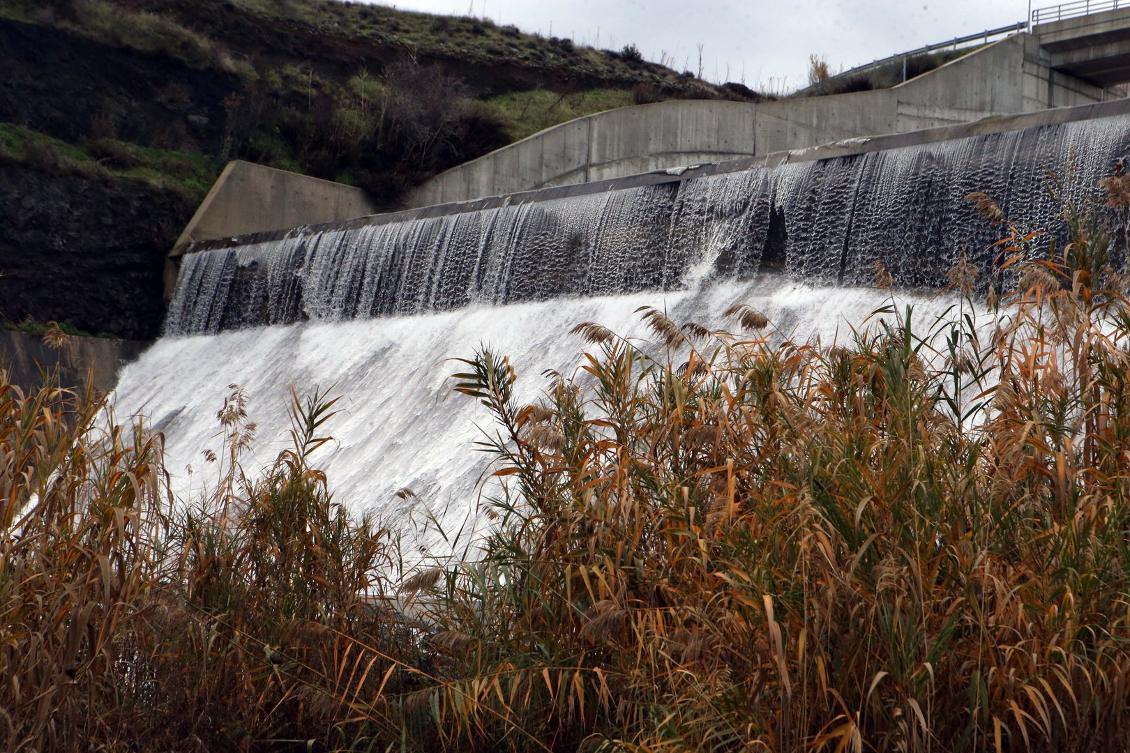image Overflowing Klirou dam a delight for villagers (video)