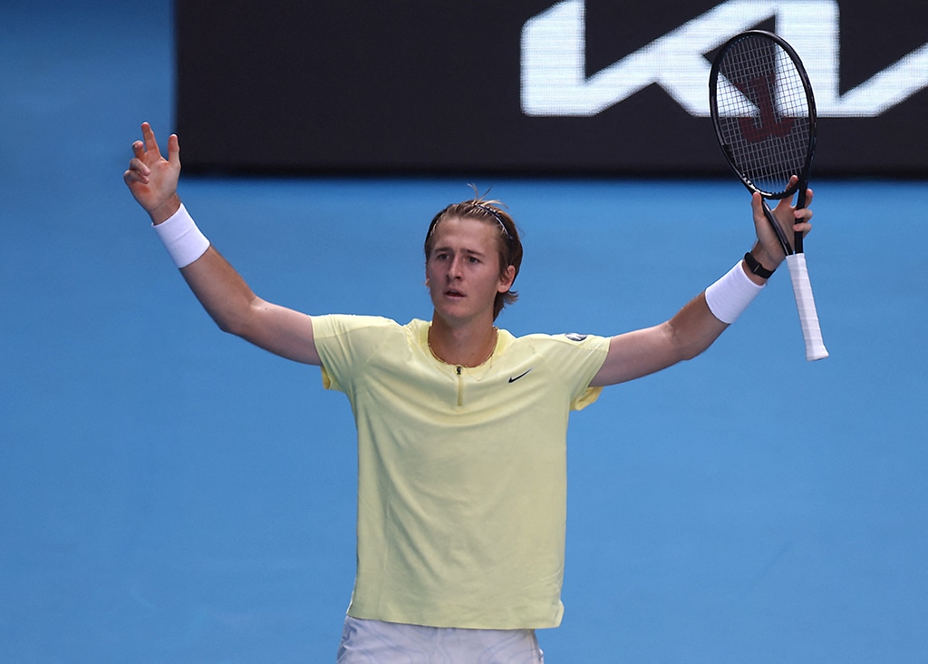 image Korda beats Hurkacz to reach first Grand Slam quarter-final