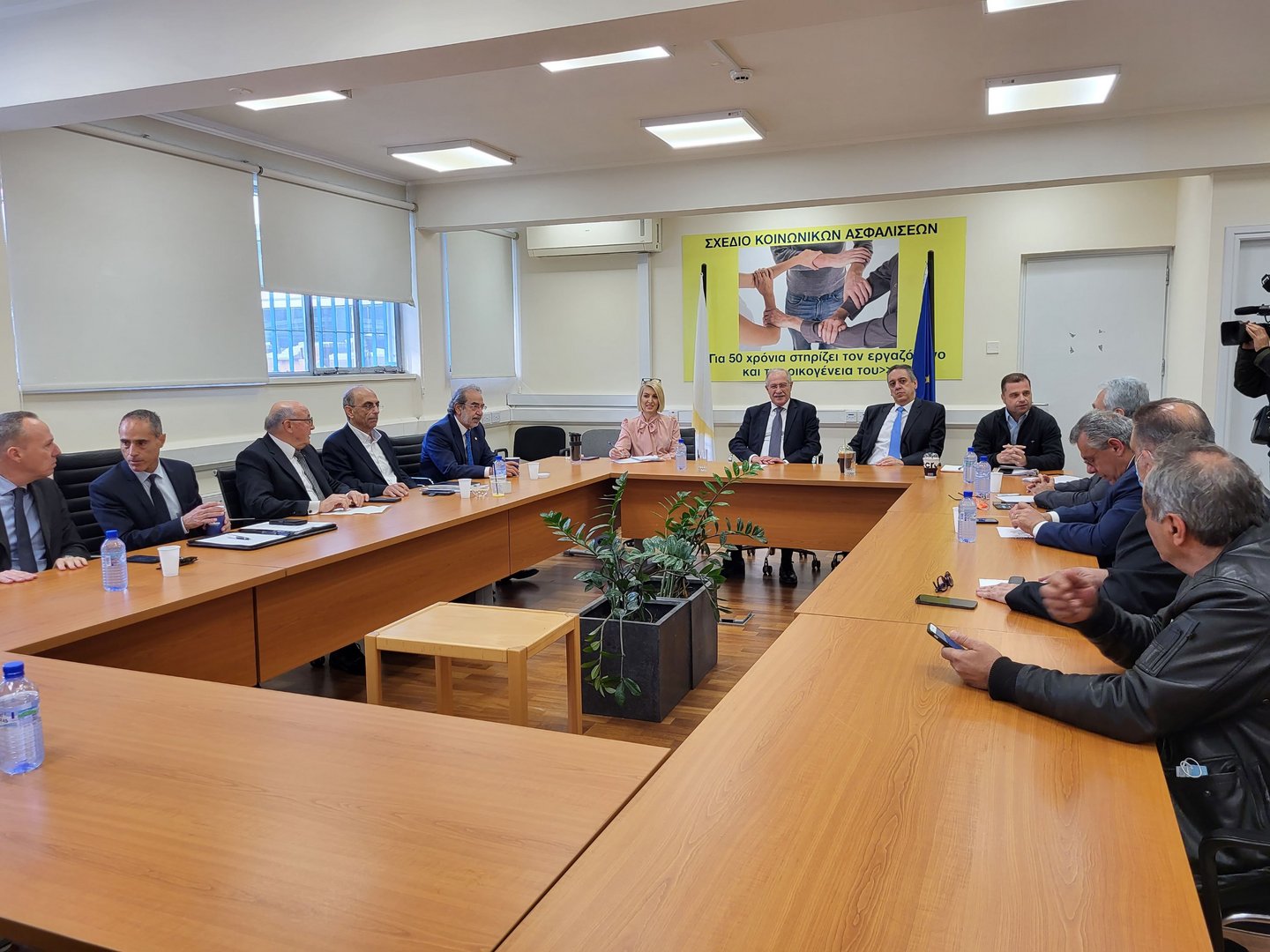 image Labour minister pessimistic about CoLa solution after meeting with employers’ unions
