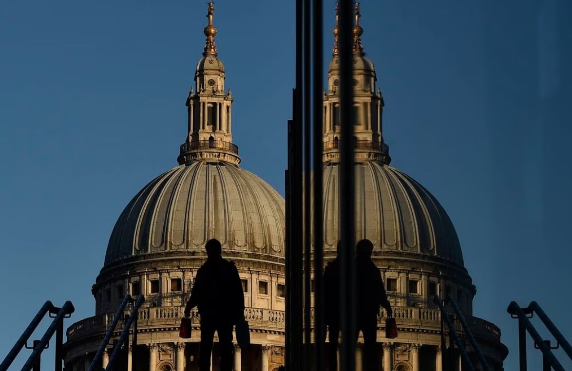 image UK pay growth speeds up again as BoE frets about inflation