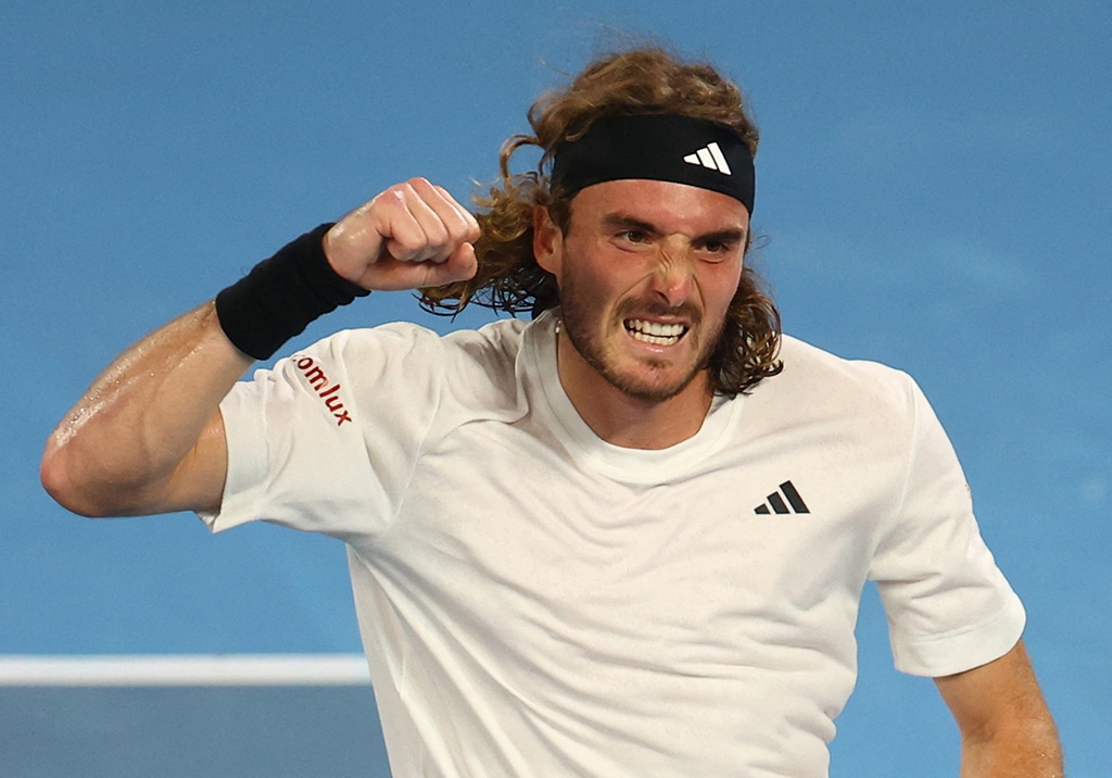 image Tsitsipas holds off Sinner in thriller to reach quarter-finals