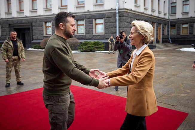 image Russia keeps up pressure in east, EU leaders meet Zelenskiy