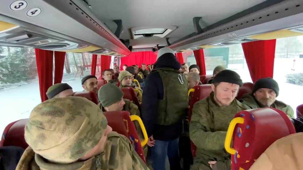 russian soldiers return from ukrainian captivity following a swap
