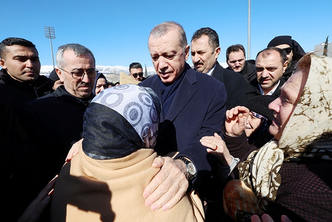 image Turkey leader acknowledges earthquake relief problems as death toll passes 15,000