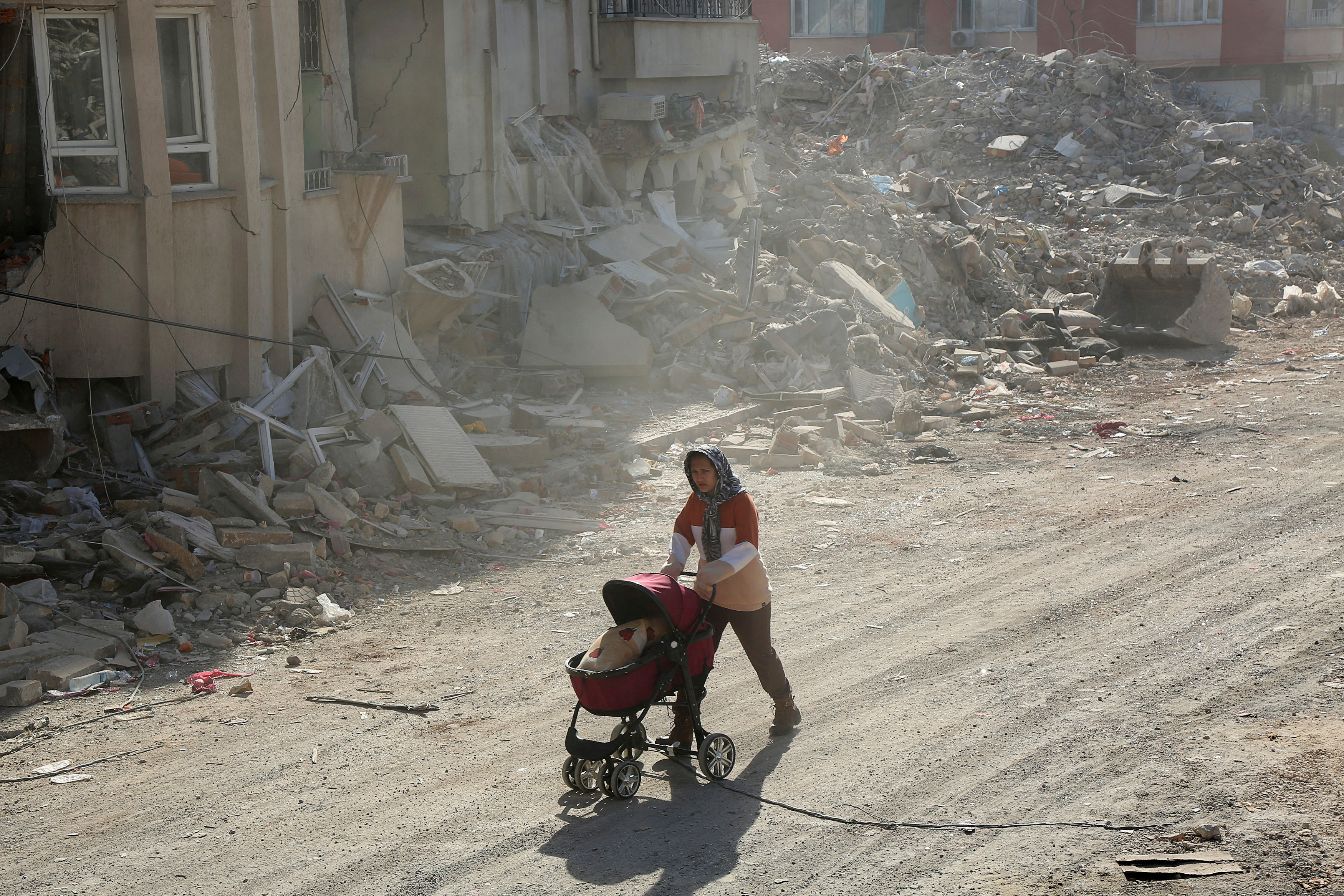 image Turks who lost everything in earthquake seeking shelter in the north