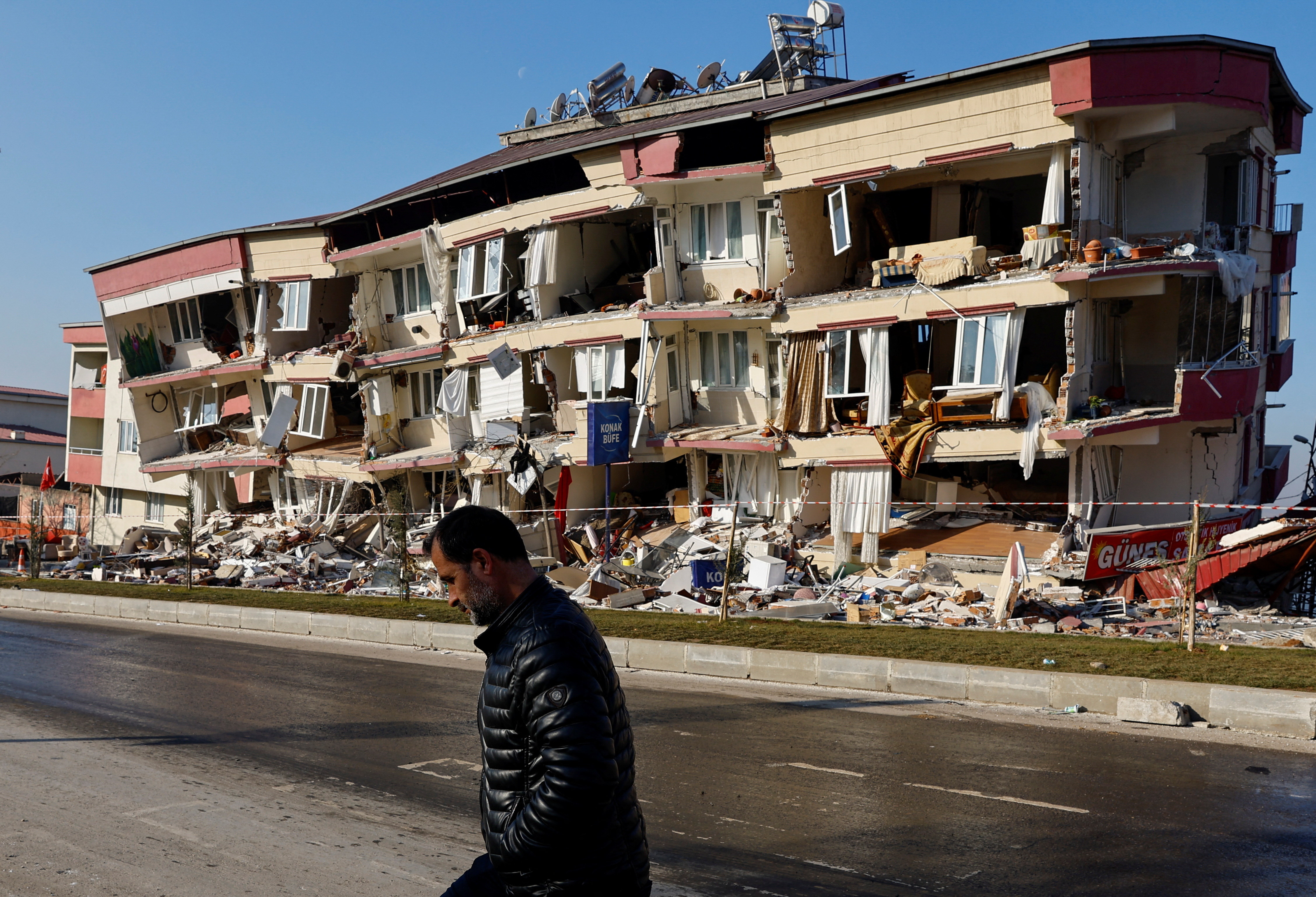 image Woman pulled alive from rubble in Turkey a week after earthquake